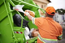 Best Garage Cleanout  in Auburndale, FL